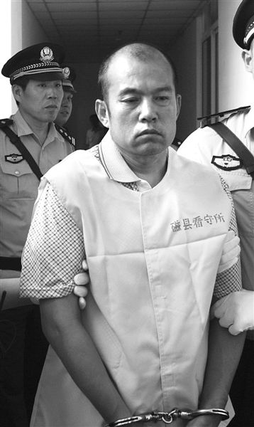 王書金前日被帶往邯鄲中院受審。 新華社發(fā)