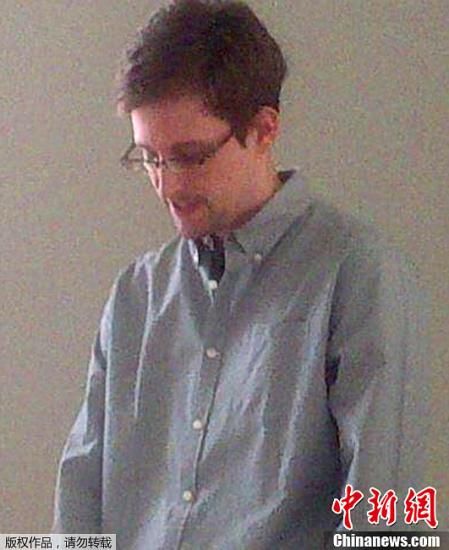 據(jù)外媒報道，美國“棱鏡”監(jiān)控計劃泄密者愛德華·斯諾登于莫斯科時間7月12日在莫斯科謝列梅捷沃機(jī)場與多