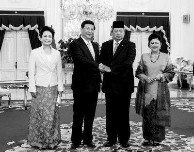 2日，國家主席習近平在雅加達同印度尼西亞總統(tǒng)蘇西洛舉行會談。 新華社發(fā)