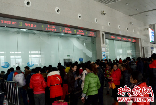 鄭州火車站西廣場(chǎng)售票大廳