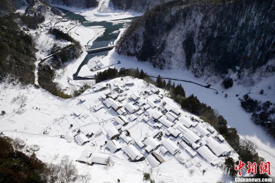 　　當(dāng)?shù)貢r(shí)間2014年2月17日，據(jù)日本媒體報(bào)道，日本關(guān)東甲信及日本東北等地區(qū)遭遇大雪。