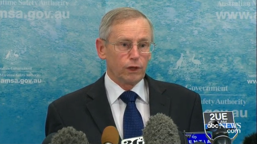 澳大利亞海事局官員正在介紹關(guān)于馬航失聯(lián)客機(jī)的搜索情況。