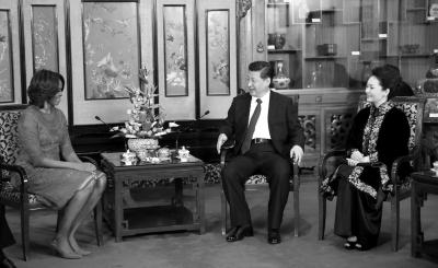 昨晚，國家主席習近平和夫人彭麗媛在北京釣魚臺國賓館會見美國總統(tǒng)奧巴馬夫人米歇爾。