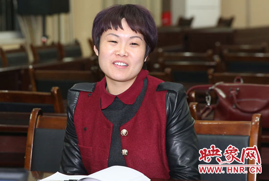 “焦裕祿式好干部”楊艷敏接受采訪。