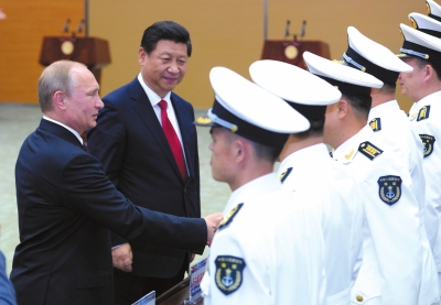 習近平與普京共同出席中俄聯(lián)合軍演開幕式。