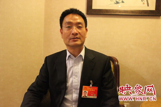 全國(guó)人大代表、輝縣市張村鄉(xiāng)裴寨社區(qū)黨總支書(shū)記裴春亮