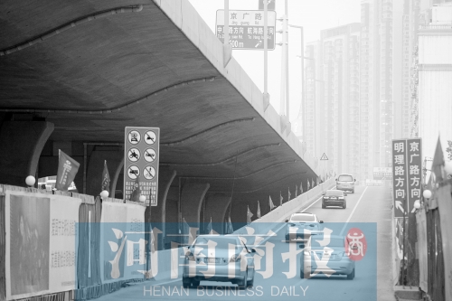 隴海路高架大學(xué)路南側(cè)西向東上橋匝道，后天就要封閉了