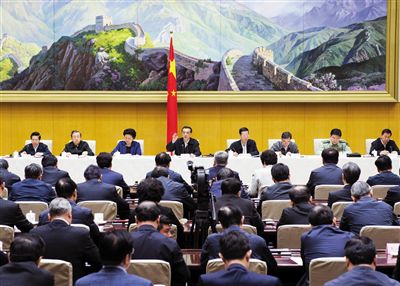 5月12日，國務(wù)院召開推進簡政放權(quán)放管結(jié)合職能轉(zhuǎn)變工作電視電話會議，李克強總理發(fā)表講話。新華社記者