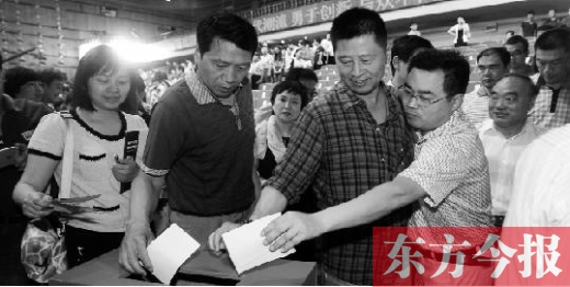 6月16日，河南電視臺面向社會公開選聘企業(yè)經(jīng)營管理團隊，圖為競聘現(xiàn)場投票環(huán)節(jié)