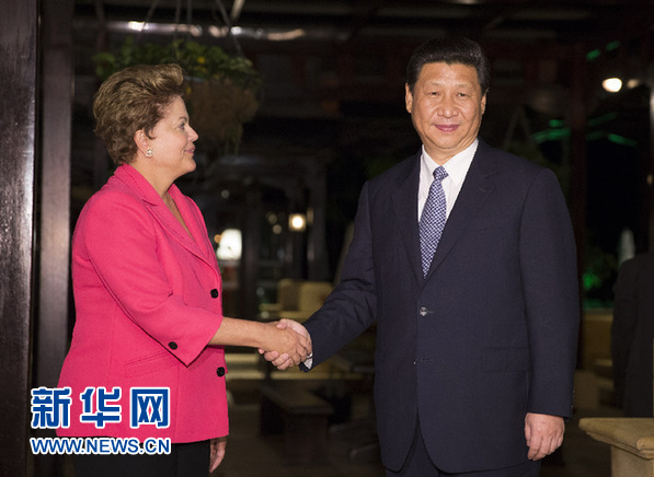 3月27日，國家主席習(xí)近平在南非德班會(huì)見巴西總統(tǒng)羅塞夫。新華社記者 蘭紅光 攝