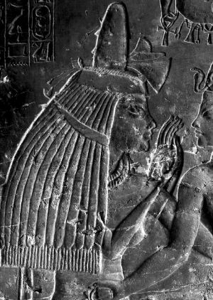 墓中壁畫(huà)顯示，馬婭把年幼的圖坦卡蒙抱在膝上。