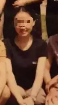 吳老師教音樂(lè)，已在該校工作十幾年。