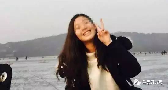 17歲高中男生教室里掐死女同學，被訴故意殺人和強奸