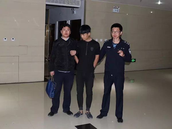 嫌打工錢少 持水果刀搶劫出租車 嫌打工錢少 持水果刀搶劫出租車