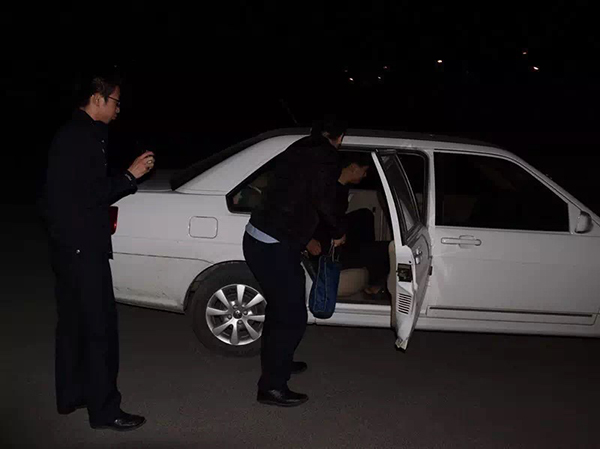 嫌打工錢少 持水果刀搶劫出租車 嫌打工錢少 持水果刀搶劫出租車