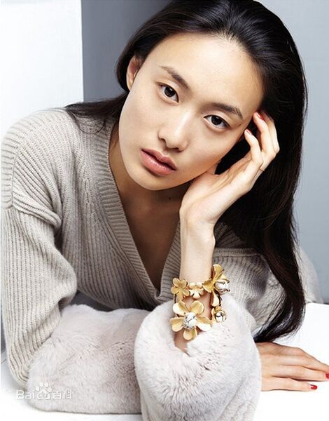 陳冠希女兒首曝光 陳冠希女友是誰？秦舒培個(gè)人資料照片家庭背景