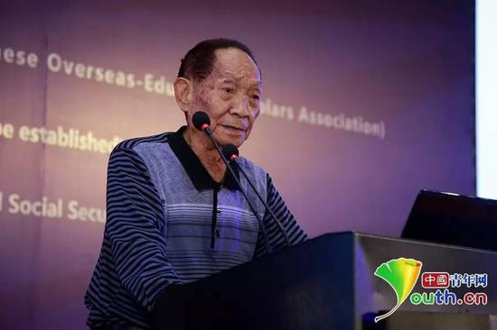 袁隆平院士在第十屆海外高層次人才座談會(huì)暨海外院士青島行“雁棲湖論壇”中發(fā)言。 中國(guó)青年網(wǎng)記者 李拓?cái)z