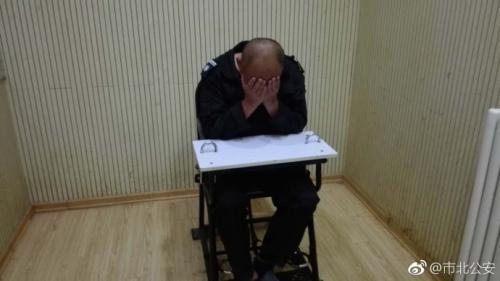  打人男子。圖片來(lái)源：青島市公安局市北分局官方微博