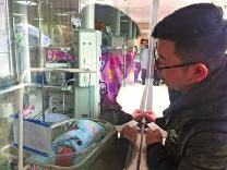 罕見！女子早產(chǎn)4胞胎全是女孩 最輕的僅0.7公斤