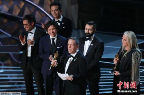 《尋夢環(huán)游記》獲最佳動畫長片。主創(chuàng)說表示《尋夢環(huán)游記》證明了藝術能跨越種族，傳播到全世界。