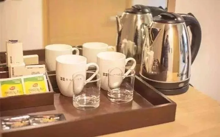 太惡心！女游客竟用酒店燒水壺煮自己的臟內褲