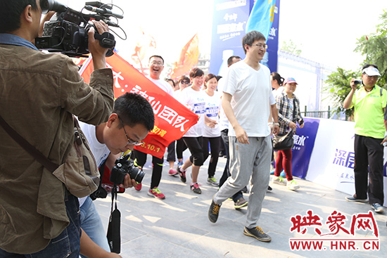 都市頻道名嘴孟湛領走 都市頻道名嘴孟湛領走