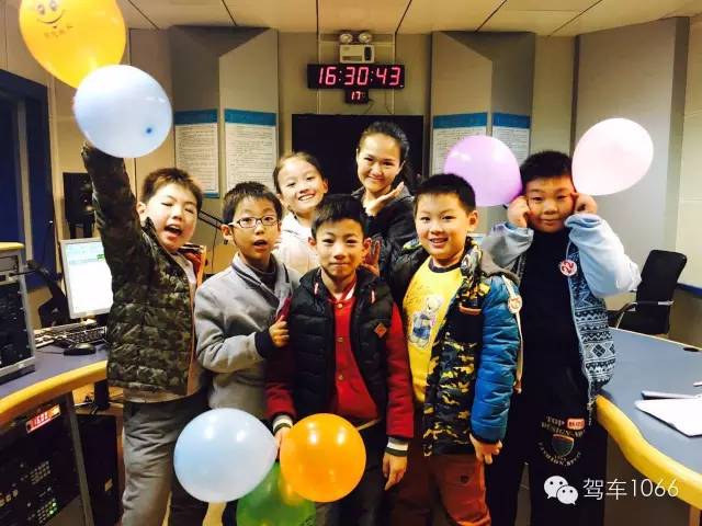 我們不光要成為銀行家，還要當(dāng)主持人！跟著子楊姐姐參觀河南電臺(tái)直播間！