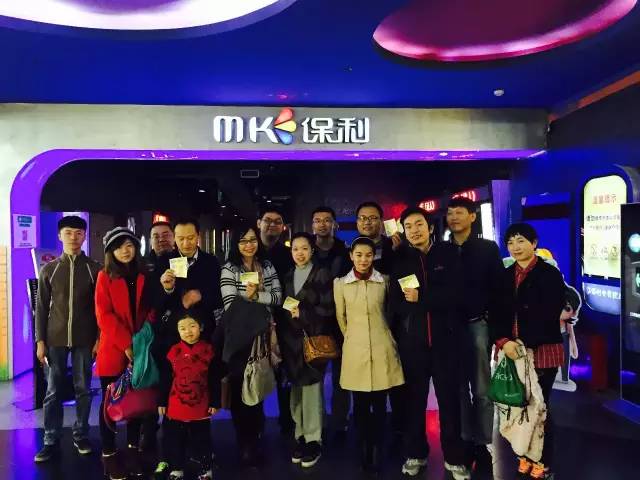 來張“全家福”，人齊了，我們準(zhǔn)備進(jìn)場嘍