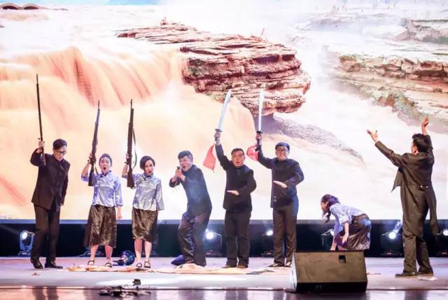 作為本場晚會的最后一個節(jié)目，《黃河大合唱》刷新你完全不一樣的體驗。