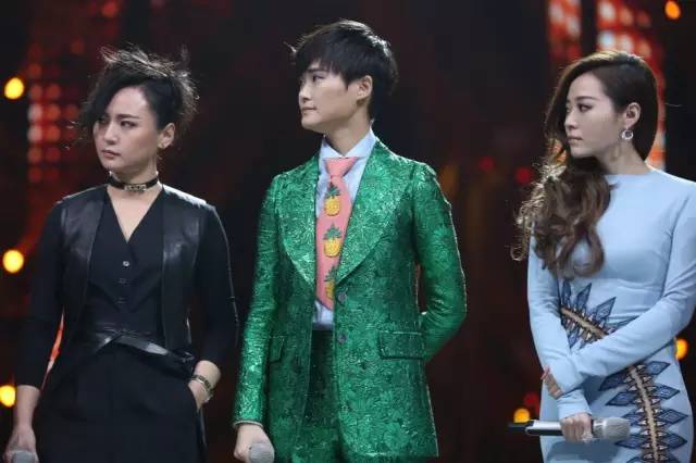 李宇春、周筆暢、張靚穎湖南臺(tái)跨年晚會(huì)同框