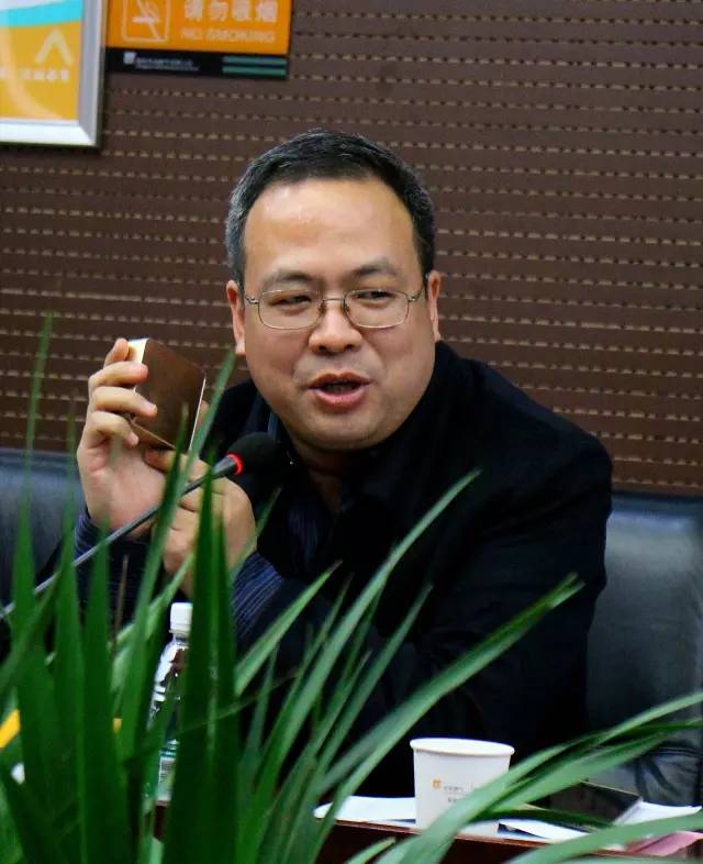 看看上面這位，就是我們1066最紅的男人——付總。