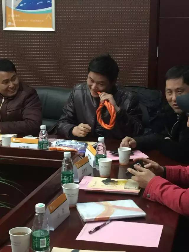 小編想問一下咬膠管的孫老師，優(yōu)質膠管的口感如何呢？