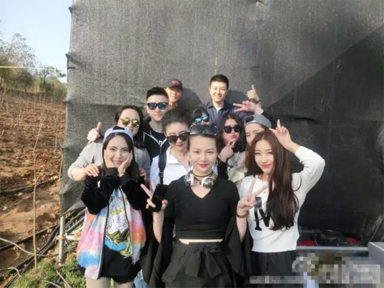 能認(rèn)出幾位超女？王佳月和其他兩位超女本周就要前往長沙咯