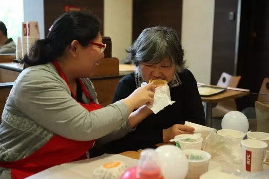 我還未長大，你卻已白了頭發(fā)，我要珍惜和媽媽在一起的每一刻