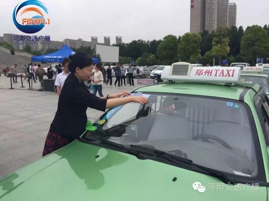 省文明辦專職副主任張曼如，對(duì)愛(ài)心助考活動(dòng)的舉辦給予高度評(píng)價(jià)。