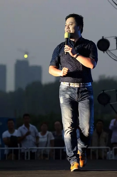 莫非此刻是在向前走還是向后移？