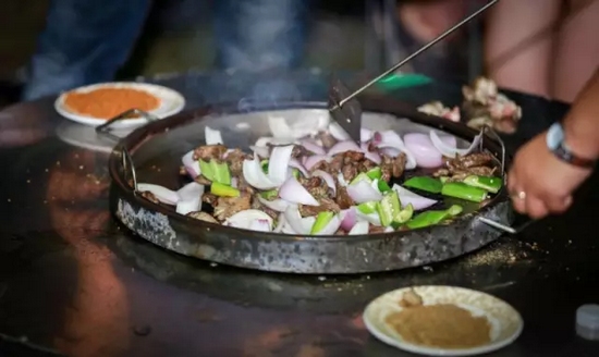 所有菜肉都取自農(nóng)場純天然的食材，吃的又美味又放心！