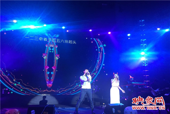 丁當現(xiàn)場分享了她的代表曲目，《猜不透》全場大合唱，歌手嚴爵充分展現(xiàn)創(chuàng)作型歌手的特點。