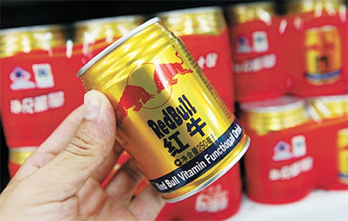 紅牛腹背受敵？