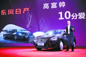 東風日產市場銷售總部副總部長楊嵩正在講解新一代軒逸的產品特點 東風日產市場銷售總部副總部長楊嵩正在講解新一代軒逸的產品特點