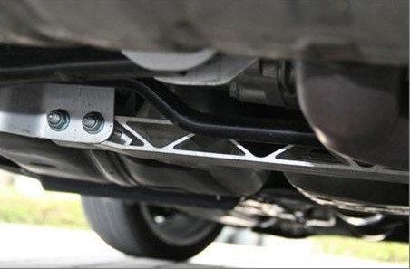 雨后汽車保養(yǎng)重要，別忘清潔汽車底盤