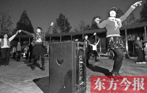 做到既讓跳舞的人有地方，又不影響他人休息，這才是化解矛盾的根本出路