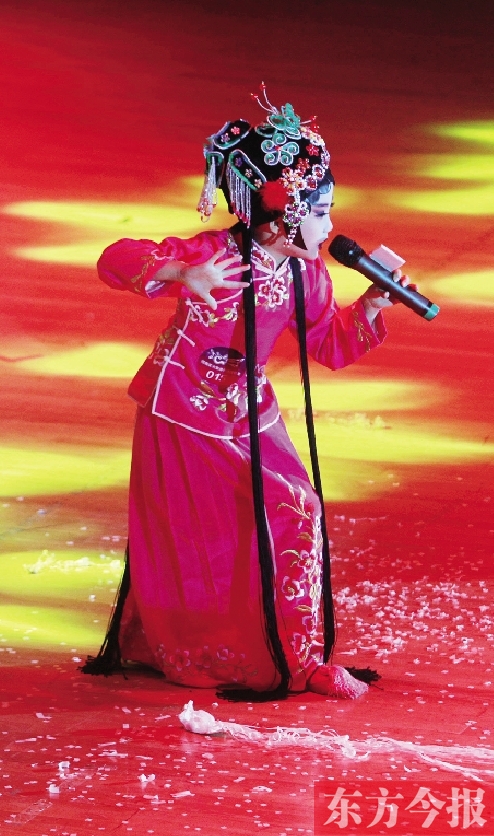 11月16日，《非常6+1》河南區(qū)總決賽現(xiàn)場，入圍選手們上演了一場精彩的比賽