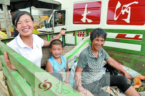 鄭州企業(yè)爭買愛心瓜 開封瓜農(nóng)3500斤西瓜被買空 鄭州企業(yè)爭買愛心瓜 開封瓜農(nóng)3500斤西瓜被買空