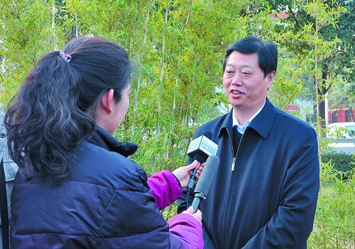 十八大代表、南陽(yáng)市委書記李文慧談學(xué)習(xí)十八大精神體會(huì)