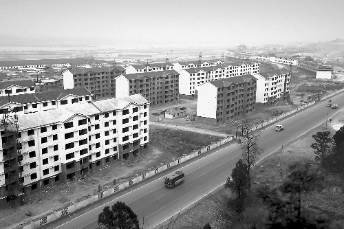 1月14日，宜陽縣正在建設(shè)的靈山新型農(nóng)村社區(qū)已現(xiàn)雛形。