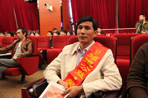 河南平頂山魯山縣電視臺(tái)的記者張朝岑受聘9頻道公益·愛心形象大使。