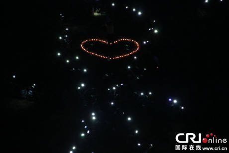 長(zhǎng)春近千人湊成巨大愛心向女同學(xué)求愛