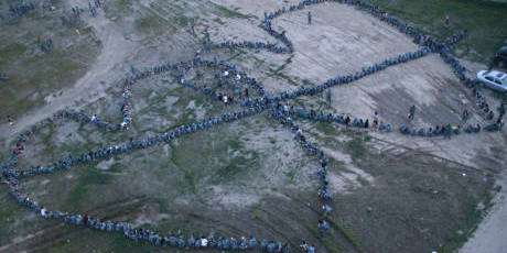 長(zhǎng)春近千人湊成巨大愛心向女同學(xué)求愛