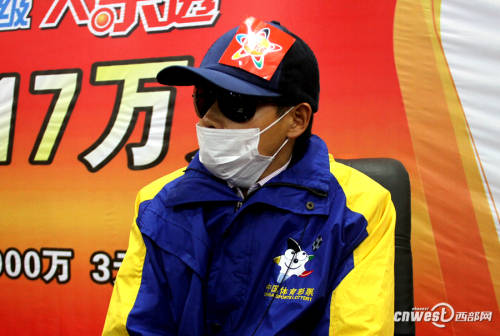 陜西6317萬巨獎得主現(xiàn)身領(lǐng)獎 陜西6317萬巨獎得主現(xiàn)身領(lǐng)獎